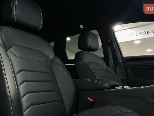 купить новое авто Фольксваген Туарег 2025 года от официального дилера Автодім Атлант на Вацлава Гавела Фольксваген фото