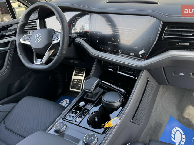 Фольксваген Туарег, объемом двигателя 2.97 л и пробегом 0 тыс. км за 87500 $, фото 24 на Automoto.ua