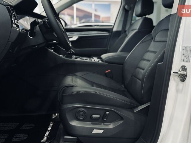 купить новое авто Фольксваген Туарег 2025 года от официального дилера Автодім Атлант на Вацлава Гавела Фольксваген фото