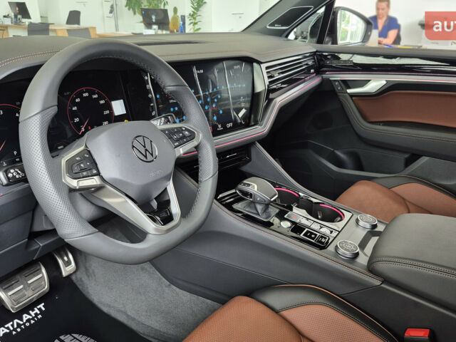купить новое авто Фольксваген Туарег 2025 года от официального дилера Автодім Атлант на Вацлава Гавела Фольксваген фото