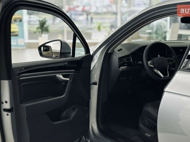 купить новое авто Фольксваген Туарег 2025 года от официального дилера Автодім Атлант на Вацлава Гавела Фольксваген фото