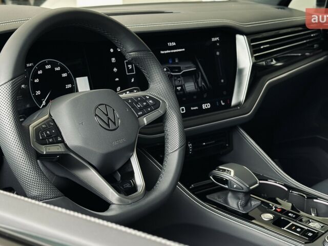 купить новое авто Фольксваген Туарег 2025 года от официального дилера Автодім Атлант на Вацлава Гавела Фольксваген фото