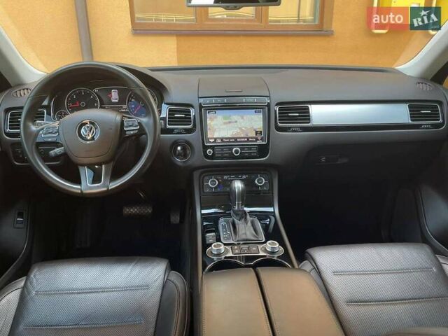 Желтый Фольксваген Туарег, объемом двигателя 3 л и пробегом 239 тыс. км за 32000 $, фото 5 на Automoto.ua