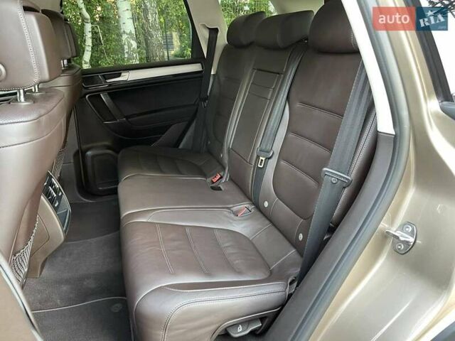 Желтый Фольксваген Туарег, объемом двигателя 3 л и пробегом 239 тыс. км за 32000 $, фото 14 на Automoto.ua