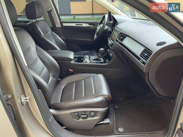 Желтый Фольксваген Туарег, объемом двигателя 3 л и пробегом 239 тыс. км за 32000 $, фото 12 на Automoto.ua