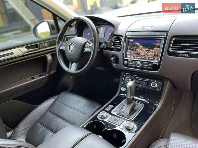 Желтый Фольксваген Туарег, объемом двигателя 3 л и пробегом 239 тыс. км за 32000 $, фото 9 на Automoto.ua