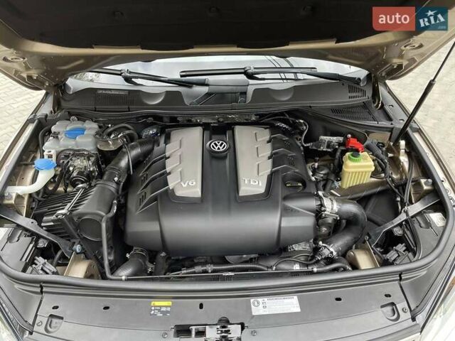 Желтый Фольксваген Туарег, объемом двигателя 3 л и пробегом 239 тыс. км за 32000 $, фото 24 на Automoto.ua