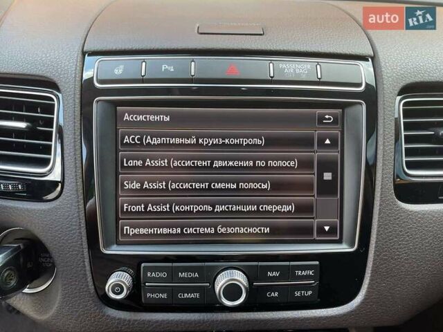 Желтый Фольксваген Туарег, объемом двигателя 3 л и пробегом 239 тыс. км за 32000 $, фото 17 на Automoto.ua