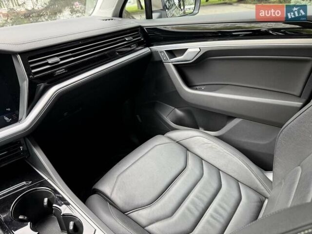 Желтый Фольксваген Туарег, объемом двигателя 2.99 л и пробегом 123 тыс. км за 43900 $, фото 13 на Automoto.ua