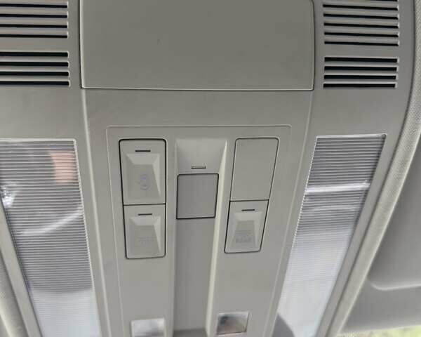 Желтый Фольксваген Туарег, объемом двигателя 2.99 л и пробегом 123 тыс. км за 43900 $, фото 18 на Automoto.ua