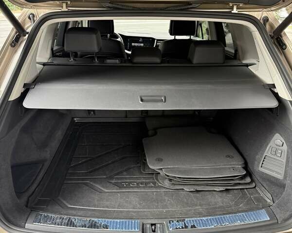 Желтый Фольксваген Туарег, объемом двигателя 2.99 л и пробегом 123 тыс. км за 43900 $, фото 22 на Automoto.ua