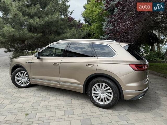 Желтый Фольксваген Туарег, объемом двигателя 2.99 л и пробегом 123 тыс. км за 43900 $, фото 3 на Automoto.ua