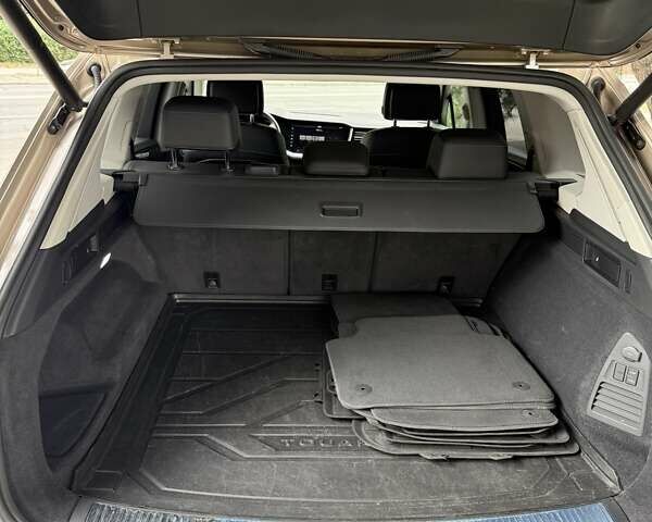 Желтый Фольксваген Туарег, объемом двигателя 2.99 л и пробегом 123 тыс. км за 43900 $, фото 20 на Automoto.ua