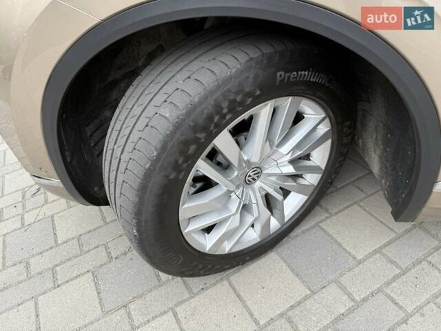 Желтый Фольксваген Туарег, объемом двигателя 2.99 л и пробегом 123 тыс. км за 43900 $, фото 15 на Automoto.ua