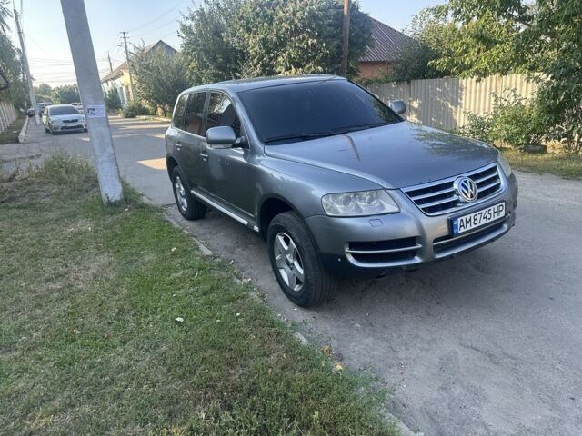 Серый Фольксваген Туарег, объемом двигателя 2.5 л и пробегом 445 тыс. км за 5100 $, фото 2 на Automoto.ua