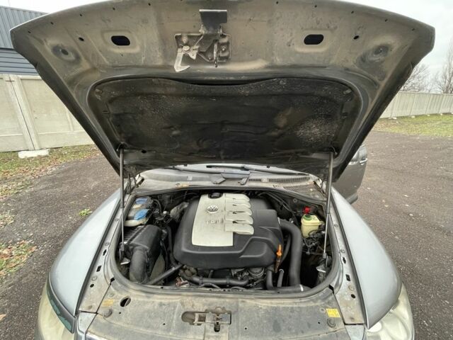 Серый Фольксваген Туарег, объемом двигателя 2.5 л и пробегом 320 тыс. км за 4500 $, фото 20 на Automoto.ua