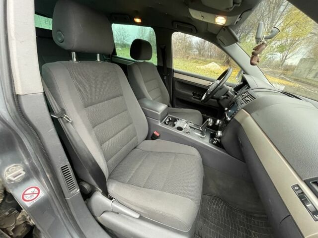 Сірий Фольксваген Туарег, об'ємом двигуна 2.5 л та пробігом 320 тис. км за 4500 $, фото 13 на Automoto.ua