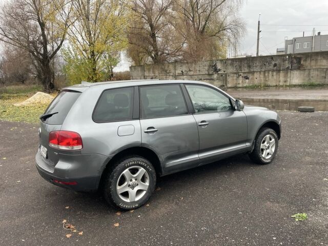 Сірий Фольксваген Туарег, об'ємом двигуна 2.5 л та пробігом 320 тис. км за 4500 $, фото 2 на Automoto.ua