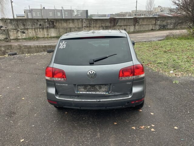 Сірий Фольксваген Туарег, об'ємом двигуна 2.5 л та пробігом 320 тис. км за 4500 $, фото 3 на Automoto.ua