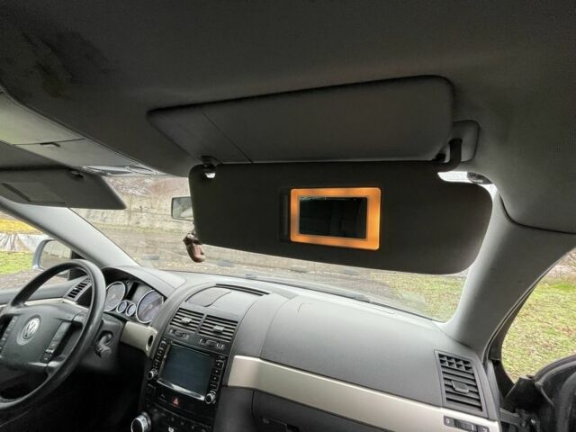 Серый Фольксваген Туарег, объемом двигателя 2.5 л и пробегом 320 тыс. км за 4500 $, фото 19 на Automoto.ua