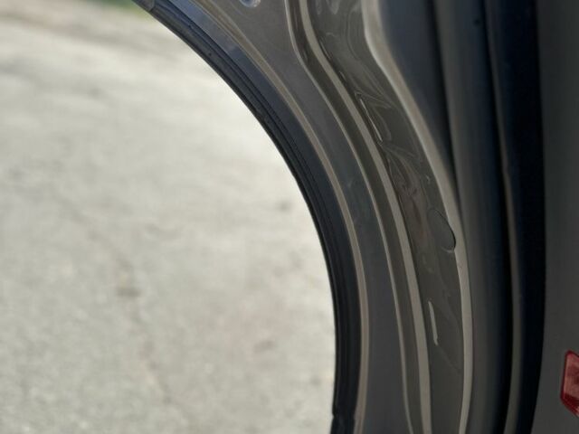 Серый Фольксваген Туарег, объемом двигателя 3 л и пробегом 230 тыс. км за 12500 $, фото 12 на Automoto.ua