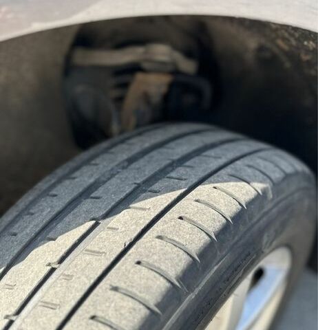 Серый Фольксваген Туарег, объемом двигателя 3 л и пробегом 230 тыс. км за 12500 $, фото 2 на Automoto.ua