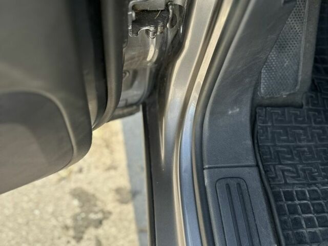 Серый Фольксваген Туарег, объемом двигателя 3 л и пробегом 230 тыс. км за 12500 $, фото 8 на Automoto.ua