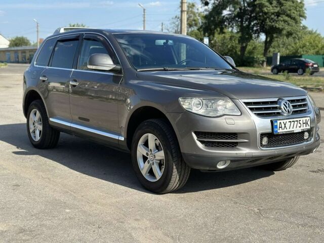 Серый Фольксваген Туарег, объемом двигателя 3 л и пробегом 230 тыс. км за 12500 $, фото 6 на Automoto.ua