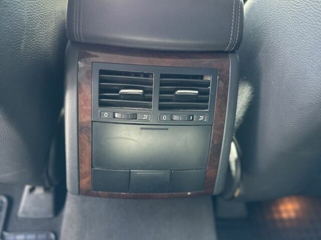 Серый Фольксваген Туарег, объемом двигателя 3 л и пробегом 230 тыс. км за 12500 $, фото 17 на Automoto.ua