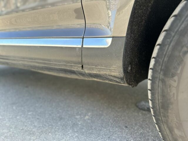 Серый Фольксваген Туарег, объемом двигателя 3 л и пробегом 230 тыс. км за 12500 $, фото 10 на Automoto.ua