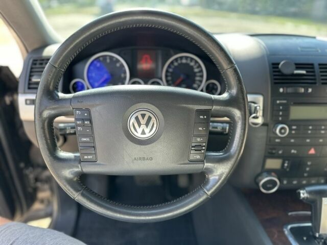 Серый Фольксваген Туарег, объемом двигателя 3 л и пробегом 230 тыс. км за 12500 $, фото 20 на Automoto.ua