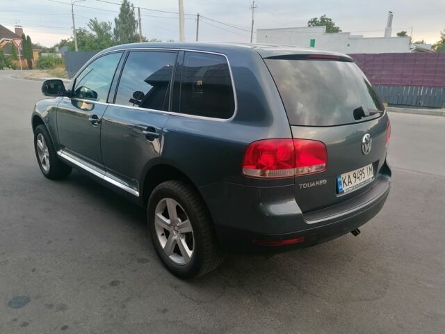 Сірий Фольксваген Туарег, об'ємом двигуна 3.2 л та пробігом 374 тис. км за 7700 $, фото 3 на Automoto.ua