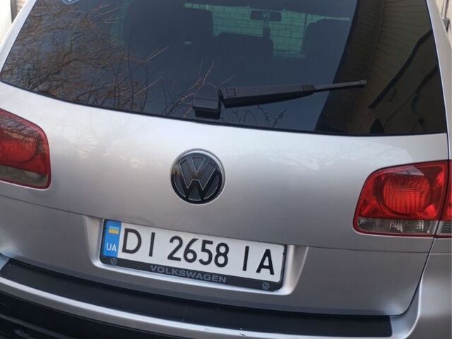 Серый Фольксваген Туарег, объемом двигателя 2.5 л и пробегом 260 тыс. км за 7600 $, фото 2 на Automoto.ua