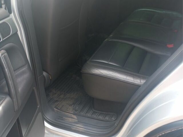 Серый Фольксваген Туарег, объемом двигателя 2.5 л и пробегом 260 тыс. км за 7600 $, фото 4 на Automoto.ua