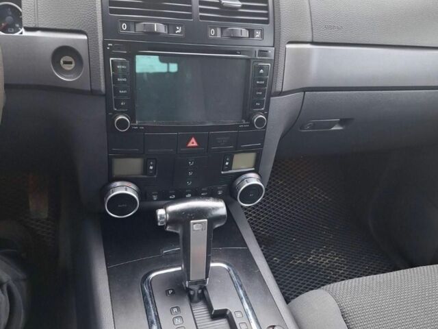 Серый Фольксваген Туарег, объемом двигателя 2.5 л и пробегом 360 тыс. км за 7200 $, фото 8 на Automoto.ua