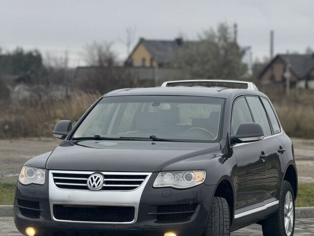Серый Фольксваген Туарег, объемом двигателя 2.5 л и пробегом 380 тыс. км за 5492 $, фото 1 на Automoto.ua