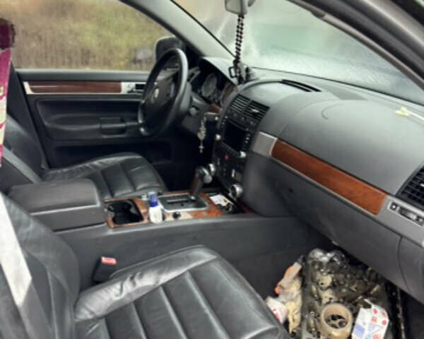 Серый Фольксваген Туарег, объемом двигателя 3.19 л и пробегом 222 тыс. км за 2999 $, фото 9 на Automoto.ua