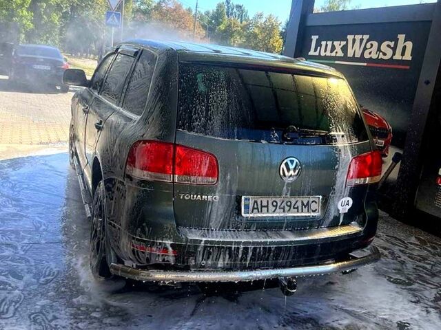 Серый Фольксваген Туарег, объемом двигателя 4.9 л и пробегом 260 тыс. км за 6000 $, фото 8 на Automoto.ua