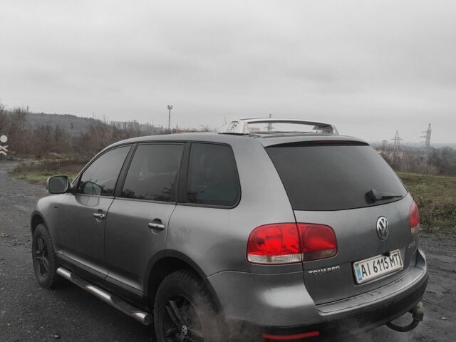 Серый Фольксваген Туарег, объемом двигателя 3.2 л и пробегом 219 тыс. км за 7300 $, фото 4 на Automoto.ua