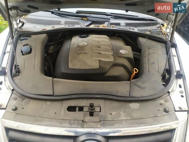 Серый Фольксваген Туарег, объемом двигателя 2.46 л и пробегом 300 тыс. км за 7499 $, фото 38 на Automoto.ua