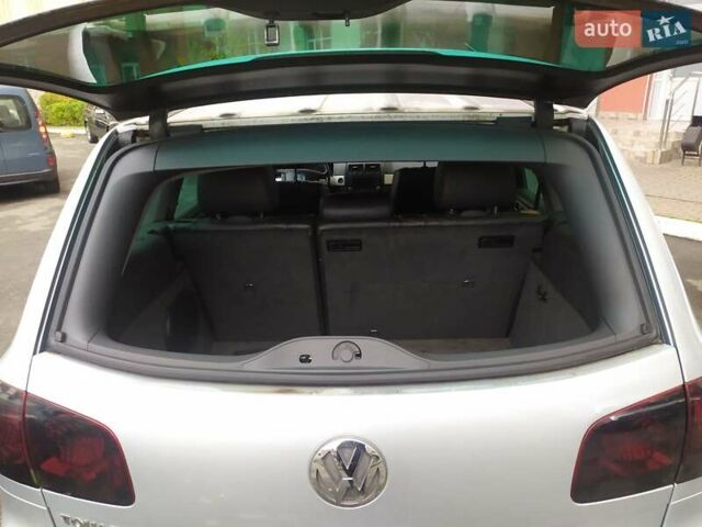 Серый Фольксваген Туарег, объемом двигателя 2.46 л и пробегом 300 тыс. км за 7499 $, фото 34 на Automoto.ua