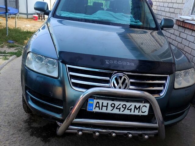 Серый Фольксваген Туарег, объемом двигателя 4.9 л и пробегом 260 тыс. км за 6000 $, фото 2 на Automoto.ua