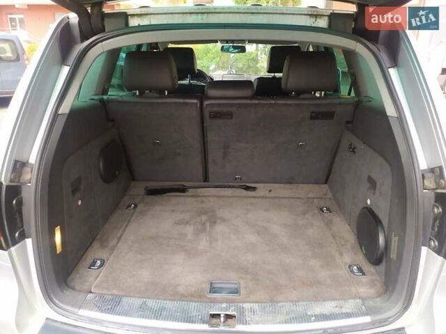 Серый Фольксваген Туарег, объемом двигателя 2.46 л и пробегом 300 тыс. км за 7499 $, фото 35 на Automoto.ua