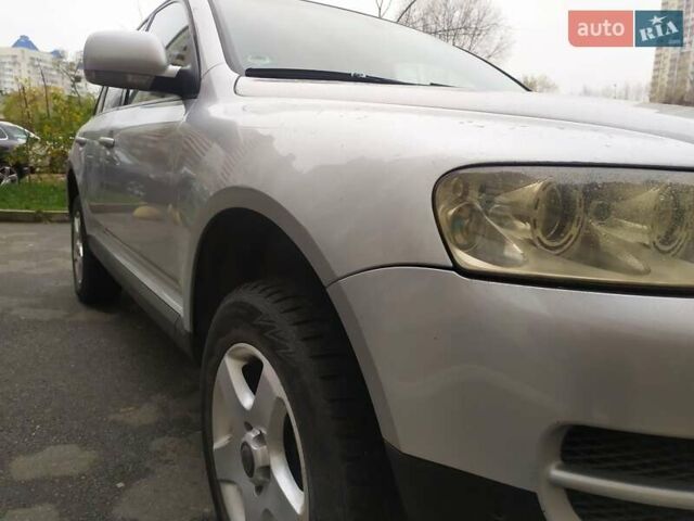 Серый Фольксваген Туарег, объемом двигателя 2.46 л и пробегом 300 тыс. км за 7499 $, фото 9 на Automoto.ua