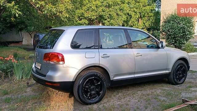 Сірий Фольксваген Туарег, об'ємом двигуна 2.5 л та пробігом 260 тис. км за 7300 $, фото 5 на Automoto.ua