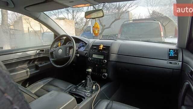 Сірий Фольксваген Туарег, об'ємом двигуна 2.5 л та пробігом 260 тис. км за 7300 $, фото 3 на Automoto.ua