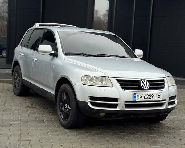 Серый Фольксваген Туарег, объемом двигателя 3.2 л и пробегом 320 тыс. км за 6100 $, фото 8 на Automoto.ua