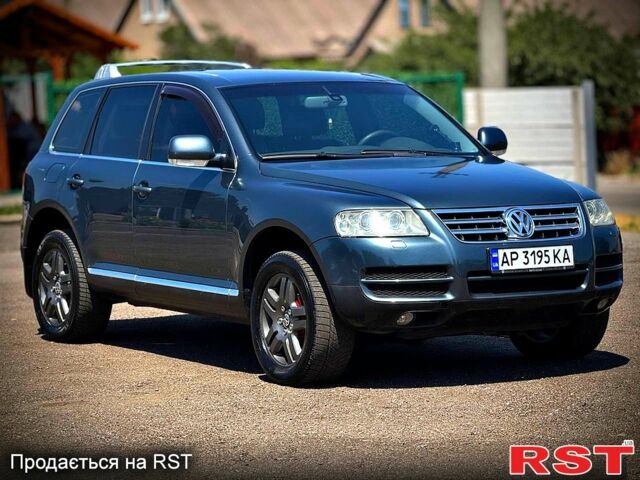 Сірий Фольксваген Туарег, об'ємом двигуна 4.2 л та пробігом 220 тис. км за 8250 $, фото 2 на Automoto.ua