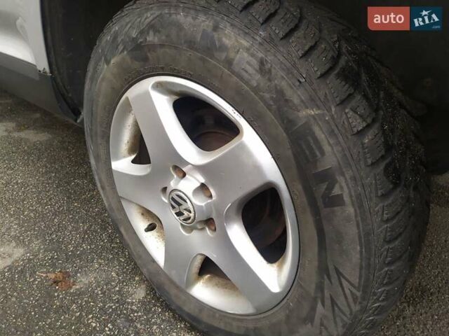 Серый Фольксваген Туарег, объемом двигателя 2.46 л и пробегом 300 тыс. км за 7499 $, фото 14 на Automoto.ua