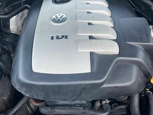 Сірий Фольксваген Туарег, об'ємом двигуна 2.5 л та пробігом 300 тис. км за 5615 $, фото 8 на Automoto.ua